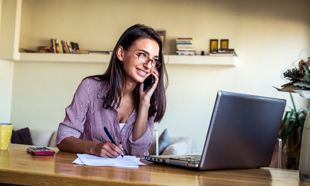 Employee part of a hybrid working model