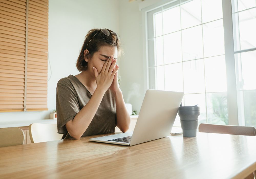 Customer frustrated with the lack of customer support for the software she purchased.