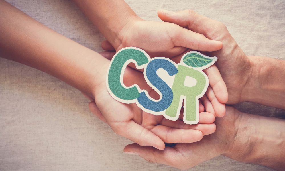 Two pairs of hands holding a CSR sign.
